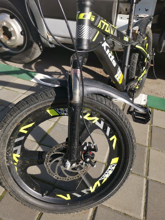 Vand bicicletă aproape noua