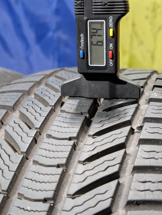 215/55R17  Continental Dot23 și 22 6,7-5,8mm stare perfecta