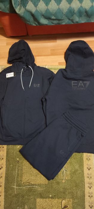 Trening EMPORIO ARMANI original nou marimea XL,XXL colecție noua