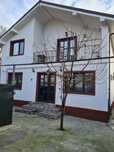 Vand casa cu mansarda înaltă