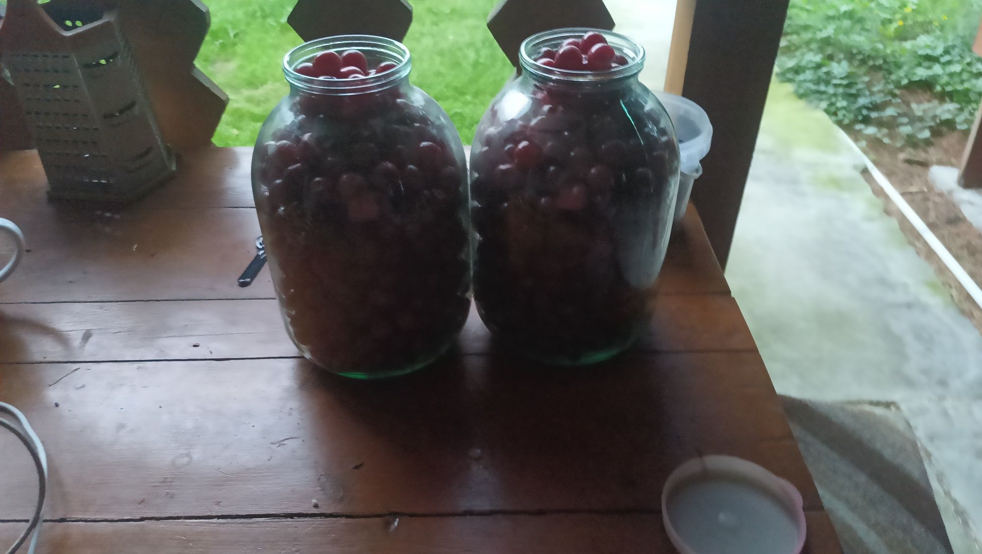 Продам вкусную, спелую, сладкую вишню за 800 тенге литр. Доставка