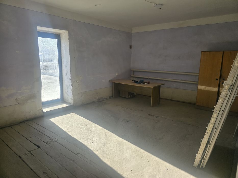 Катта йул устида хумо туйхона ён тарафи