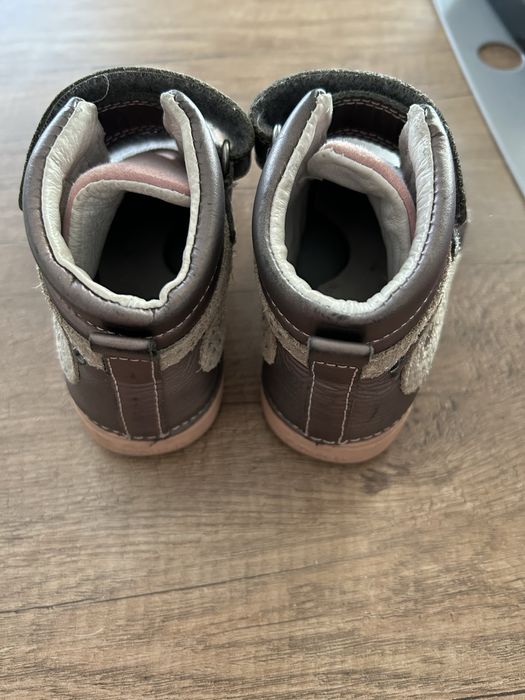 Детски кожени обувки за момиче