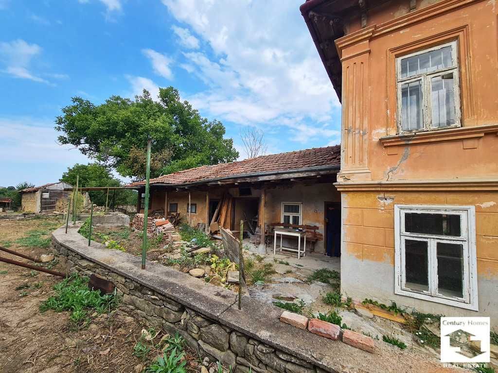 116190 Красива стара къща, с равен двор и кладенец, в с. Присово