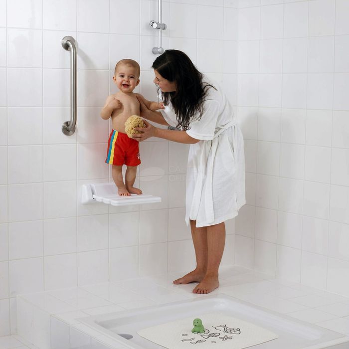 1.стульчики в душевую и ванную все из Германии отличного качества №100