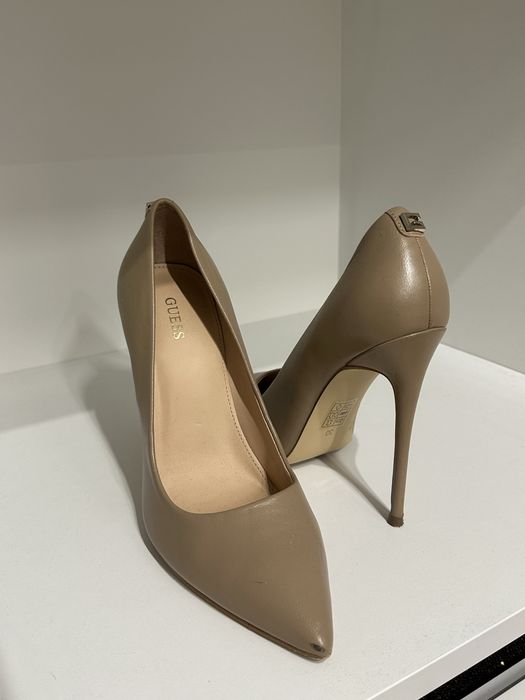 Елегантни токчета Guess