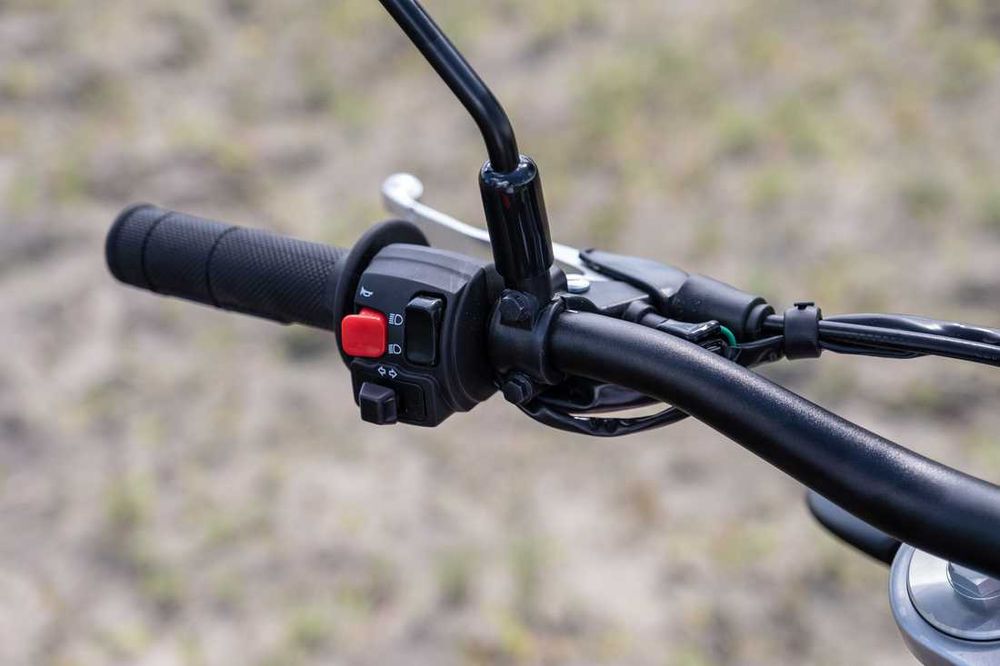 Aprilia RX 125 - Probabil singurul model enduro 125 omologat de strada