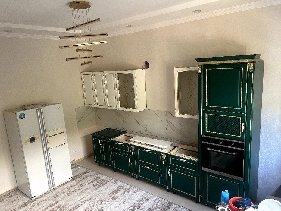 Срочно продаю Классический (МДФ) крашенный кухонный мебель