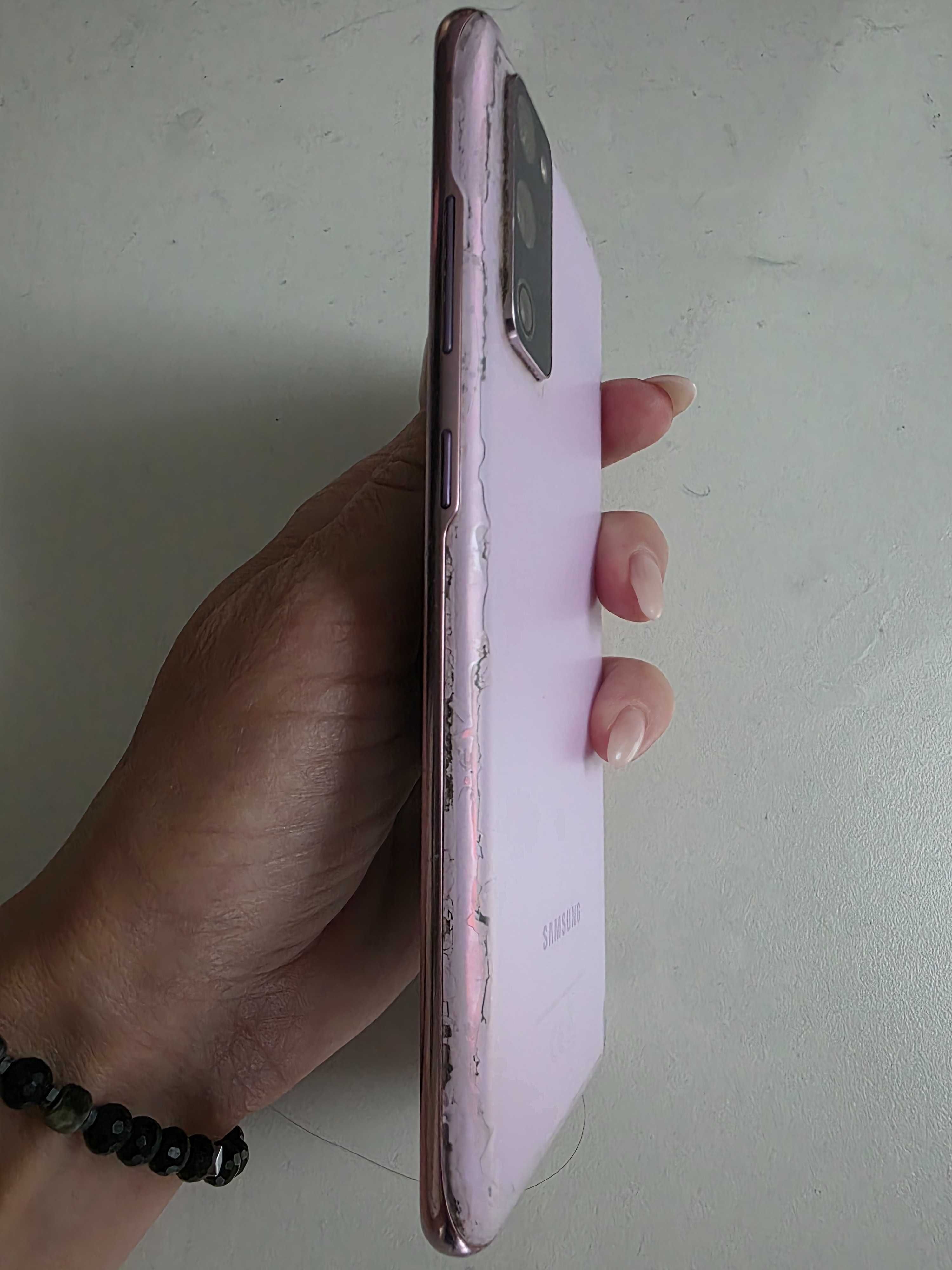 Продавам Samsung Galaxy S20 FE с леки забележки
