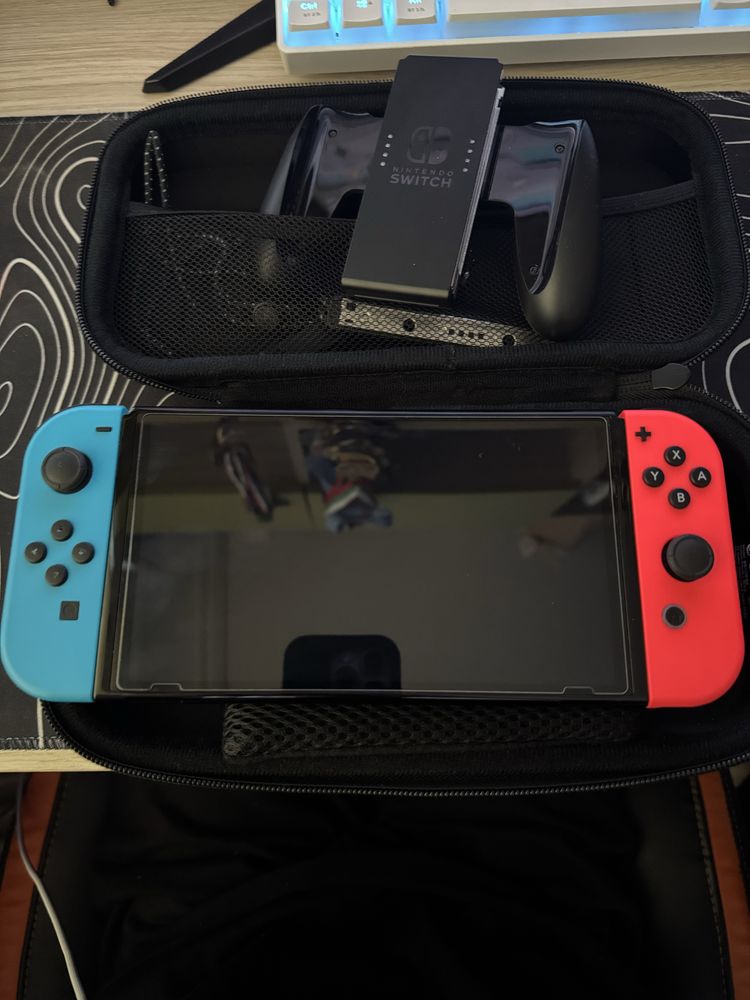 Nintendo Switch Oled пълен комплект!