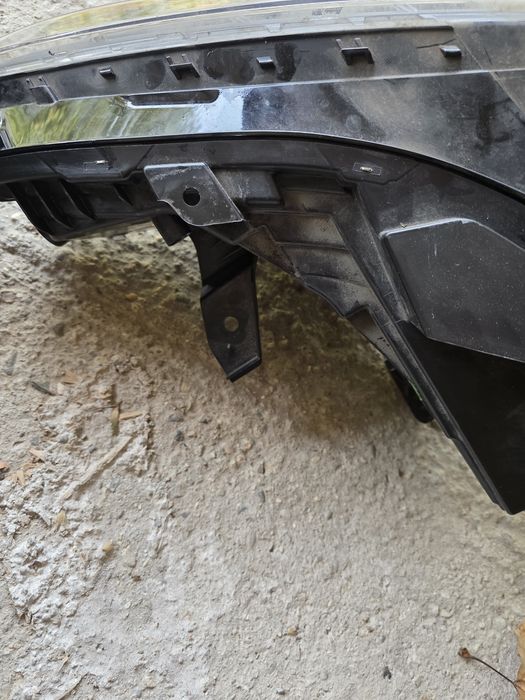 Volvo EX30 ляв и десен фар