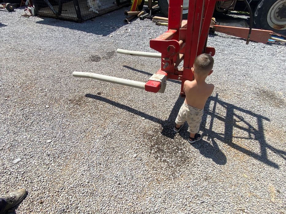 Incarcator pe tiranti pt balot 2.50 m inaltime