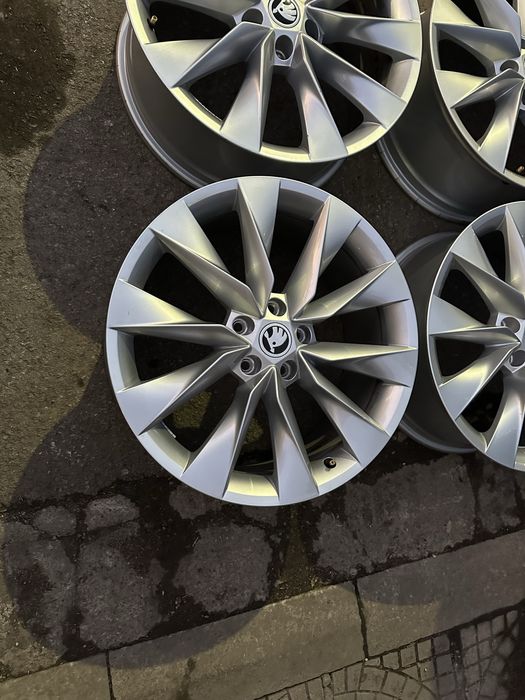 4бр.оригинални лети джанти Skoda  Superb 5х112 8Jx19” ET44