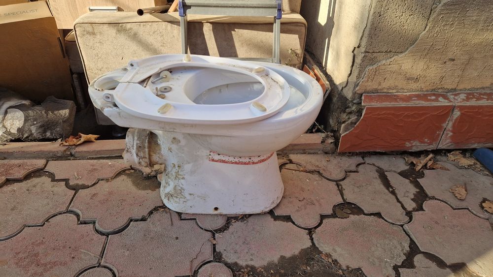 Унитаз Santek в дом или на стройку