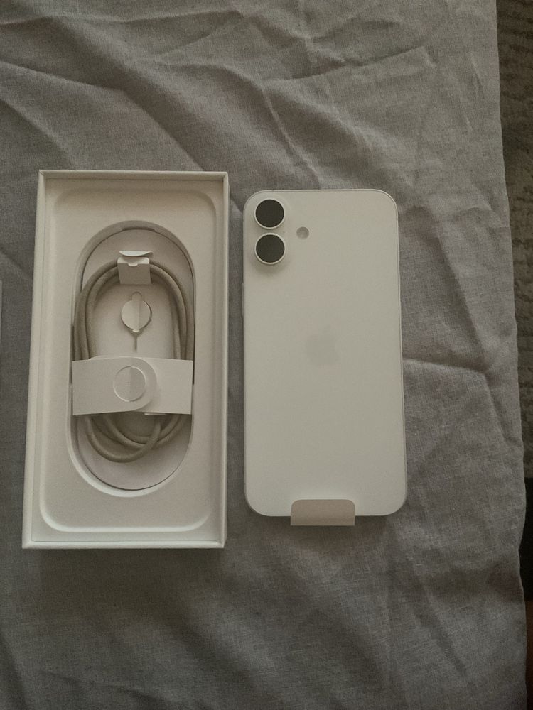 iPhone 16 Plus 128GB  Бял Отлично състояние Гаранция от Yettel
