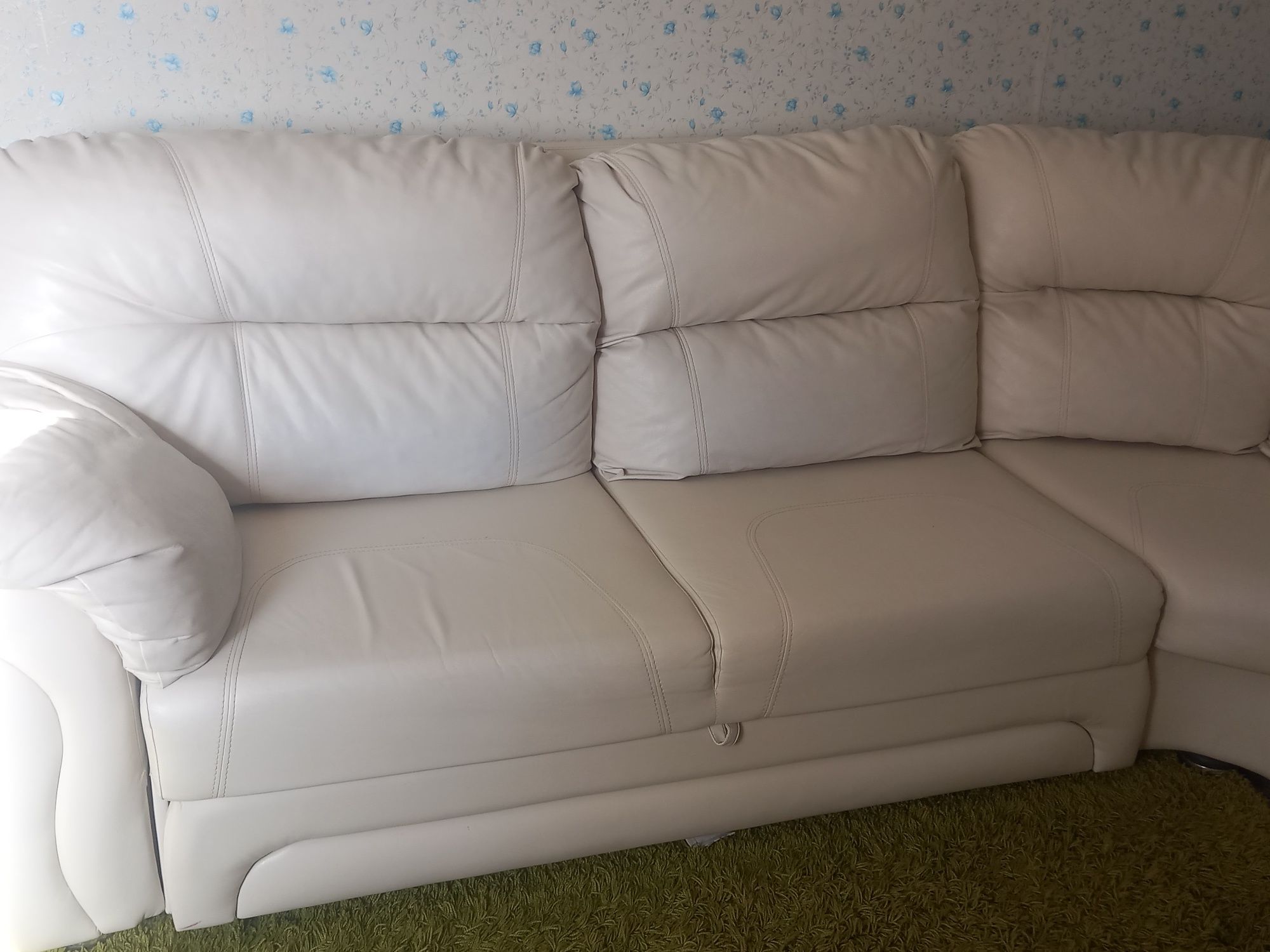 Угловой большой диван