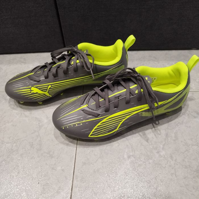 Детски футболни бутонки