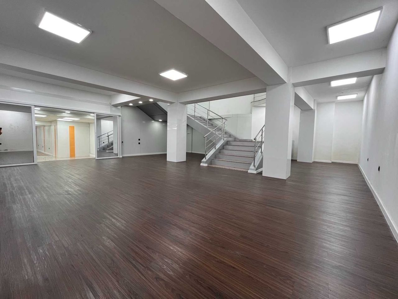 Продава се Магазин в София, Център - 380 кв.м за 2000 €/кв.м - Снимка #3