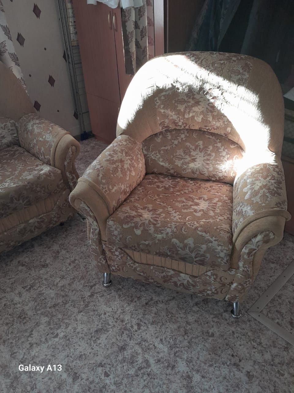 Продам диван и кресло
