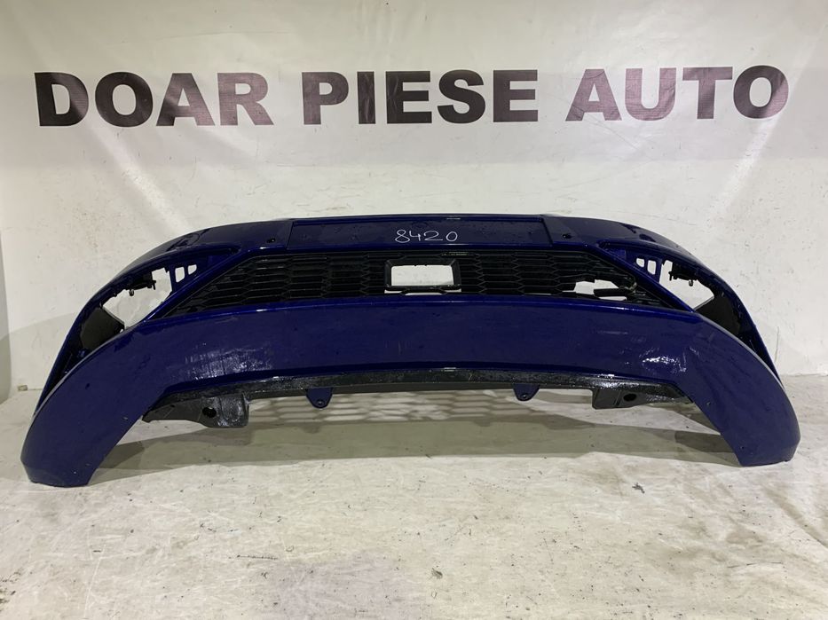 Bara fata Seat Leon 3, facelift, 2016, 2017, 2018, 2019, cod origine OE 5F0807221AB, cu gauri pentru spalatori faruri si senzori de parcare (4). Grila este defecta.