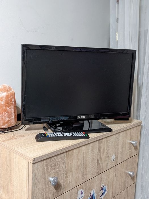 Телевизор 22" на 12/ 220 волта