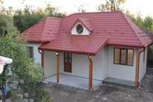 Casa modulara și garaje auto din structura metalica si panou sandwich