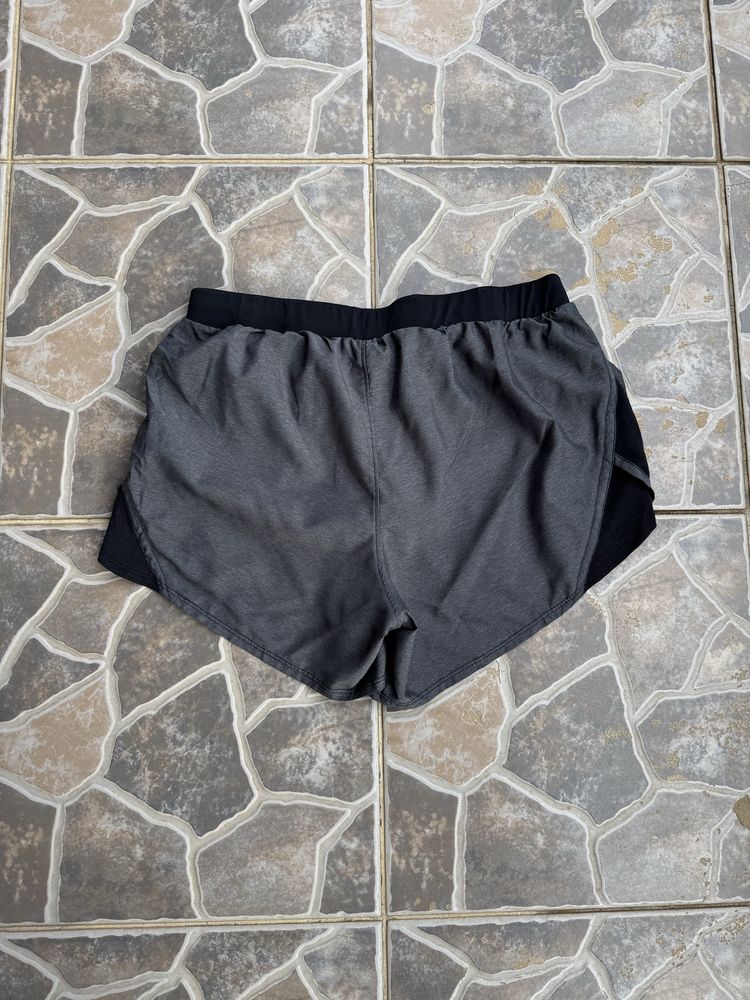 Дамски къси гащи Under Armour