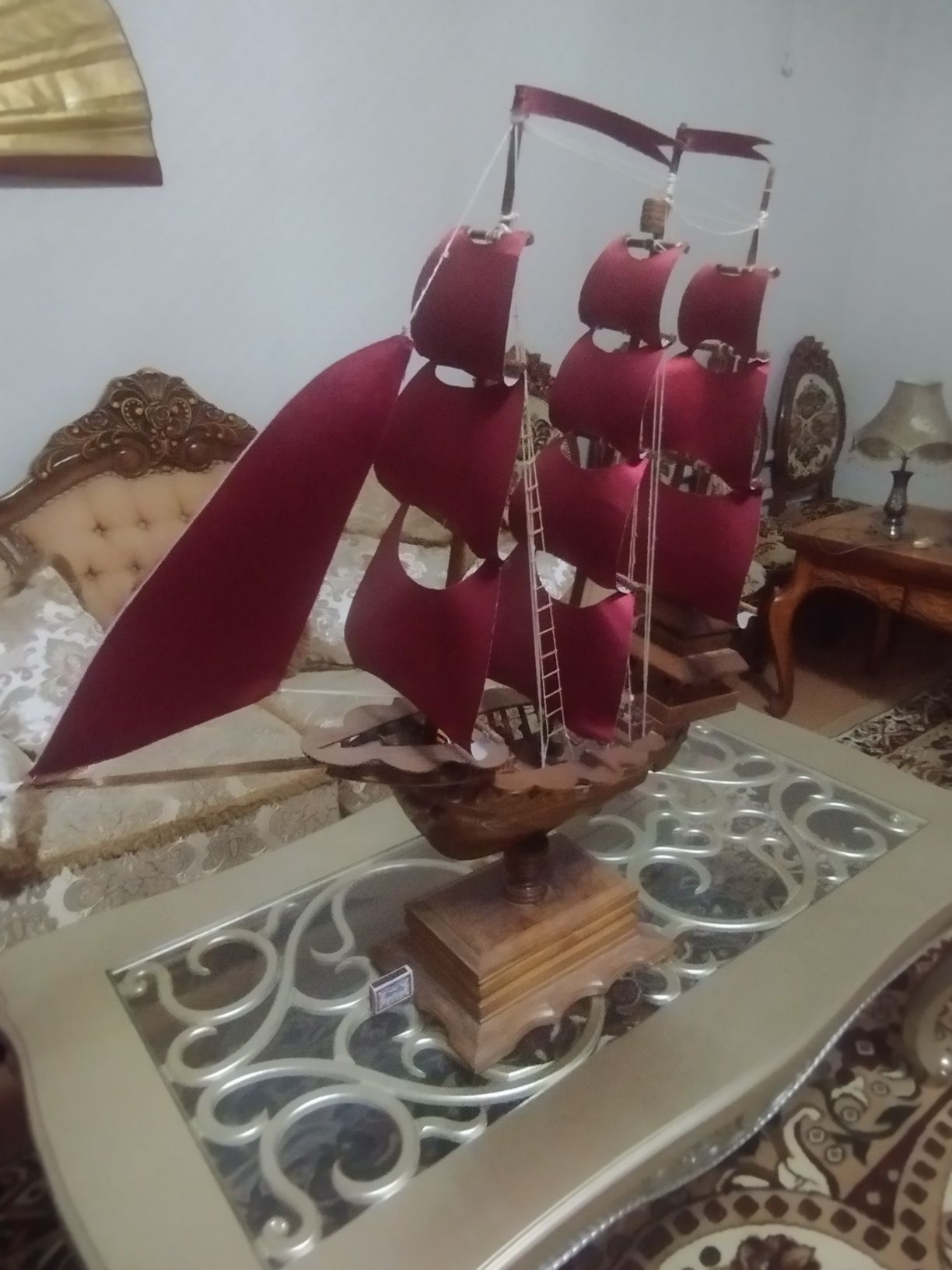Продам корабль сувенир из дерева