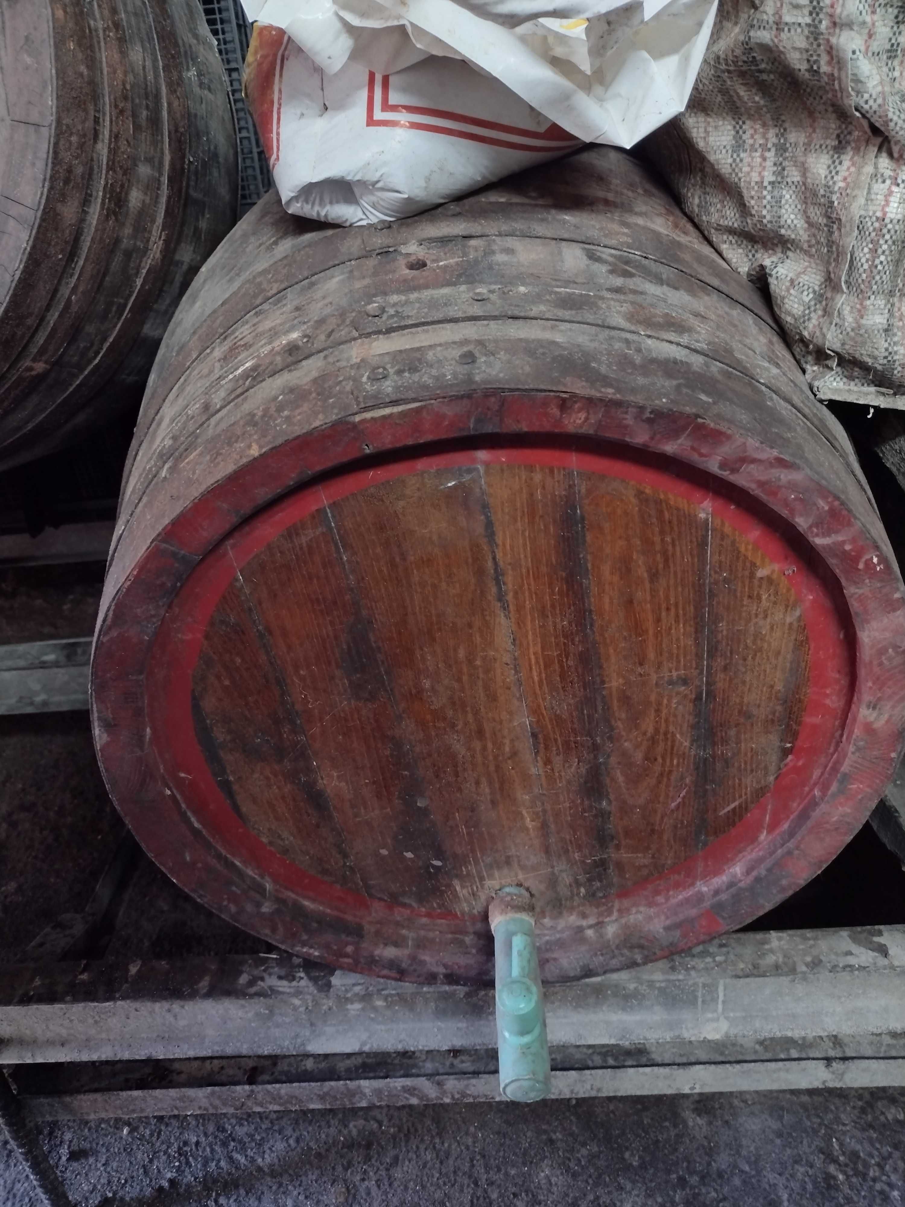 Дървени Бурета Бъчви Съдове за Вино 100 до 500 литра Добро Състояние