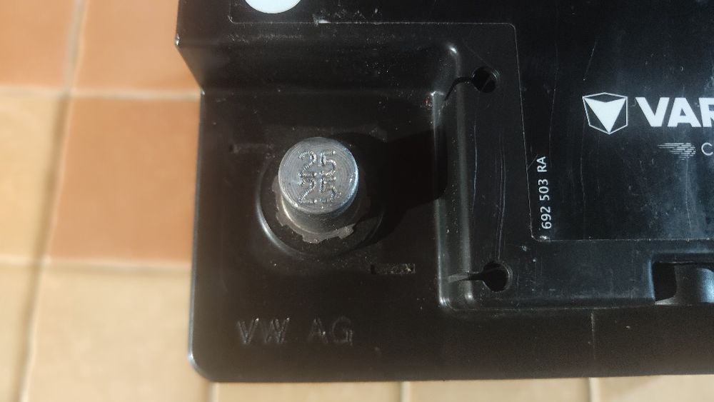 Baterie auto NOUA originala Varta -Volskwagen/Banner -Porsche