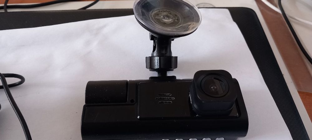 Cameră  auto HD DVR + cameră mers înapoi, card 32Gb.