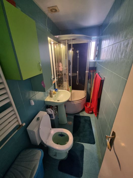 Vând apartament RL cu 4 camere în Nufărul 
Este alcătuit din.
4 camere