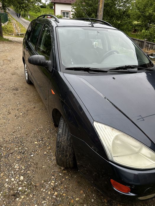 Ford focus 1 1,6 benzina vand sau dezmembrez
