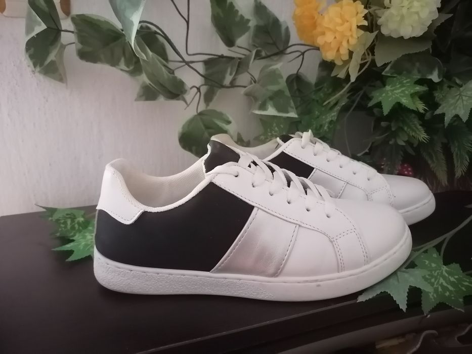 Дамски обувки официални и спортни