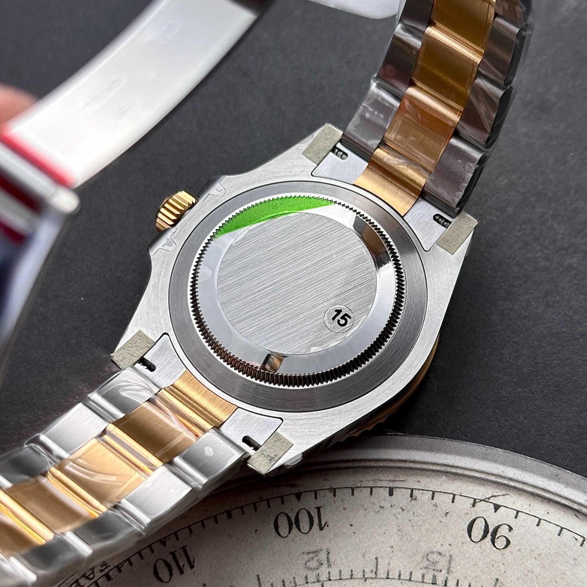 Rolex Submariner сребърно злато/черно