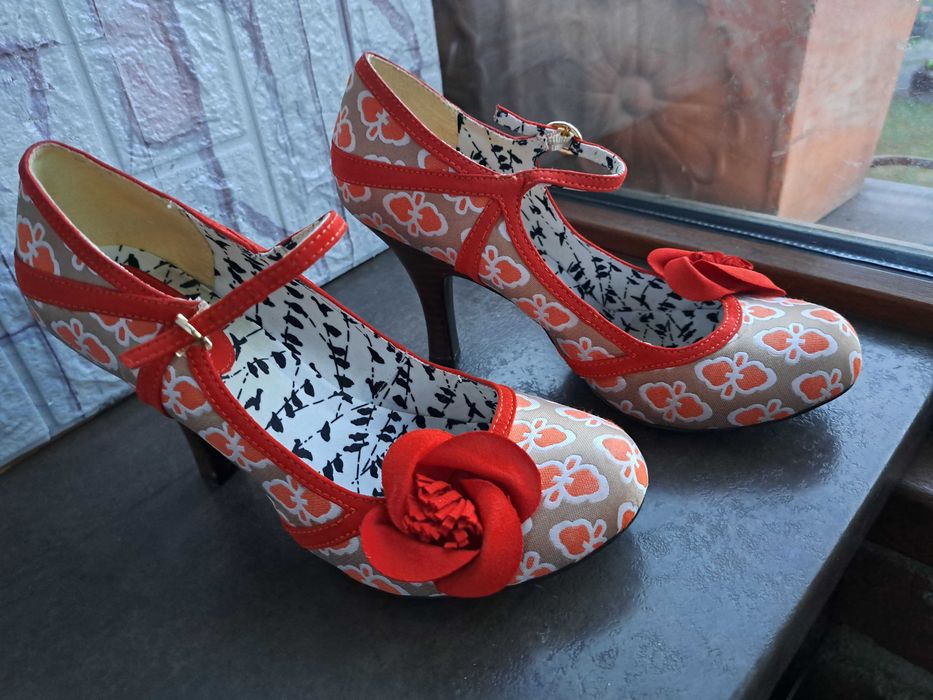 дамски обувки на токче Ruby Shoo номер39,Нови!