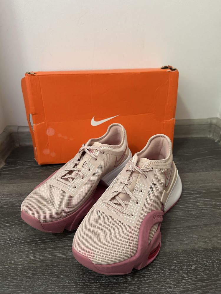 Чисто нови!! 100% Оригинални дамски маратонки Nike Air Zoom SuperRep 3