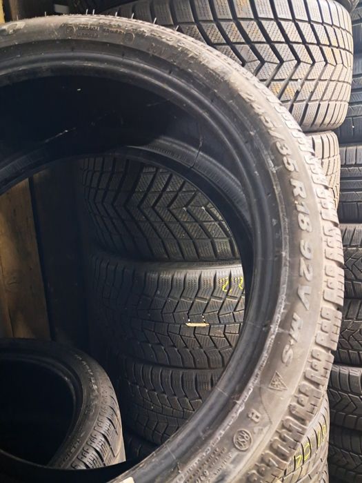 Anvelope second iarna 245 35 R18/225 40 R18 Pirelli RFT*