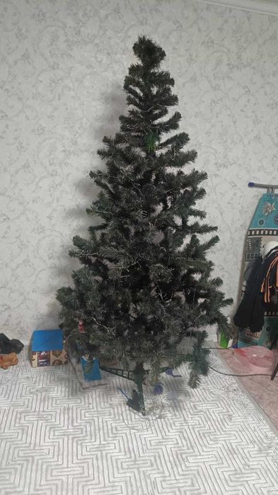 Новогодняя елка 180 см  + 2 дорогие гирлянды бонусом