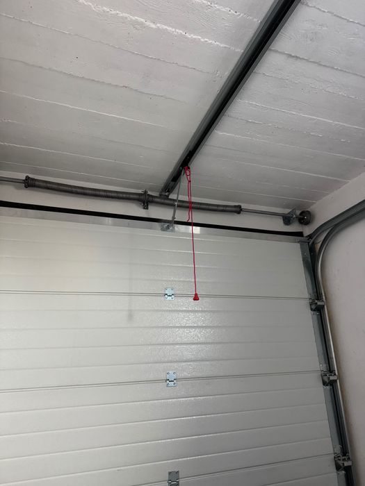 Vand usa de garaj impecabila