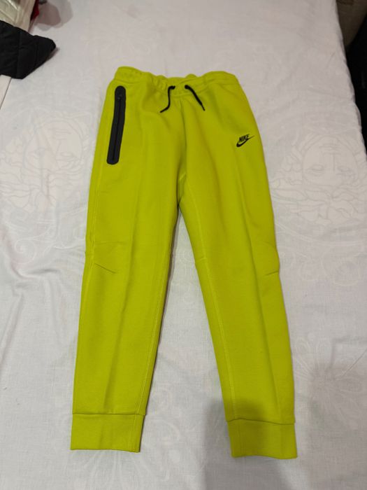 Ново Детско Долнище Nike Tech Fleece Art FD3287-357
Размери M-L-XL