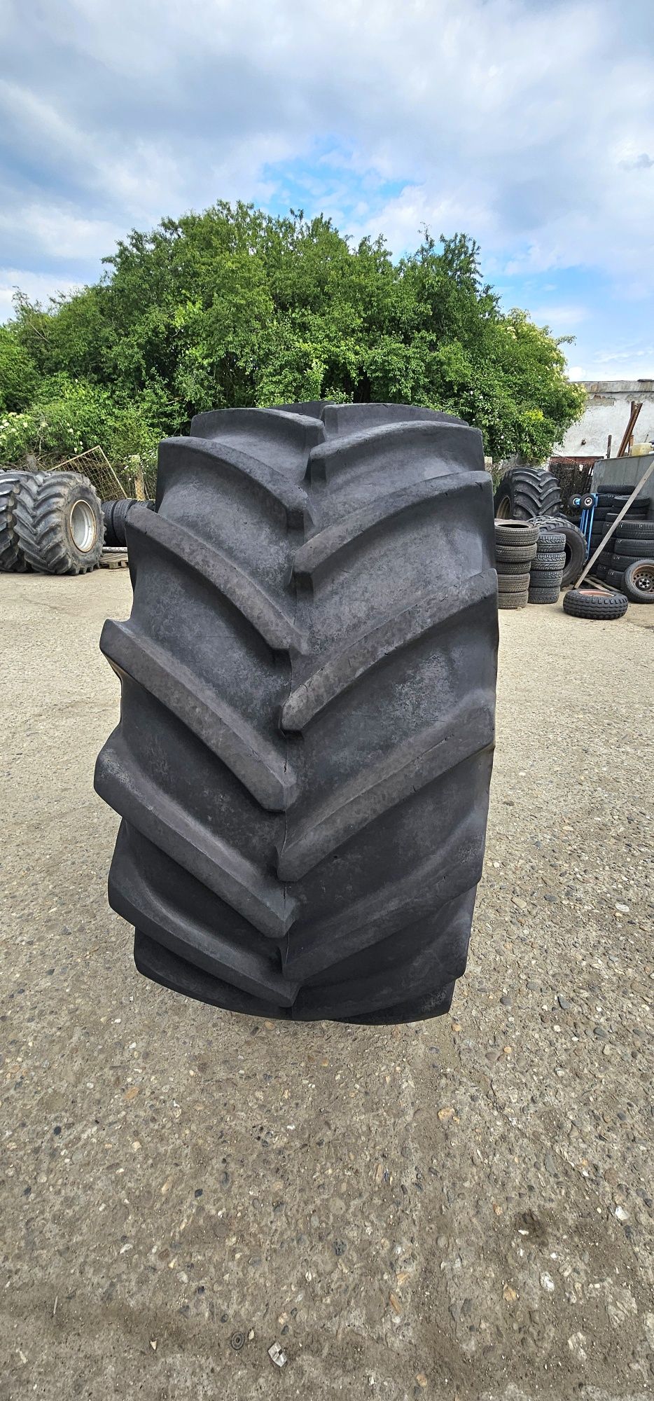 Anvelope 800 65 R 32 Michelin.