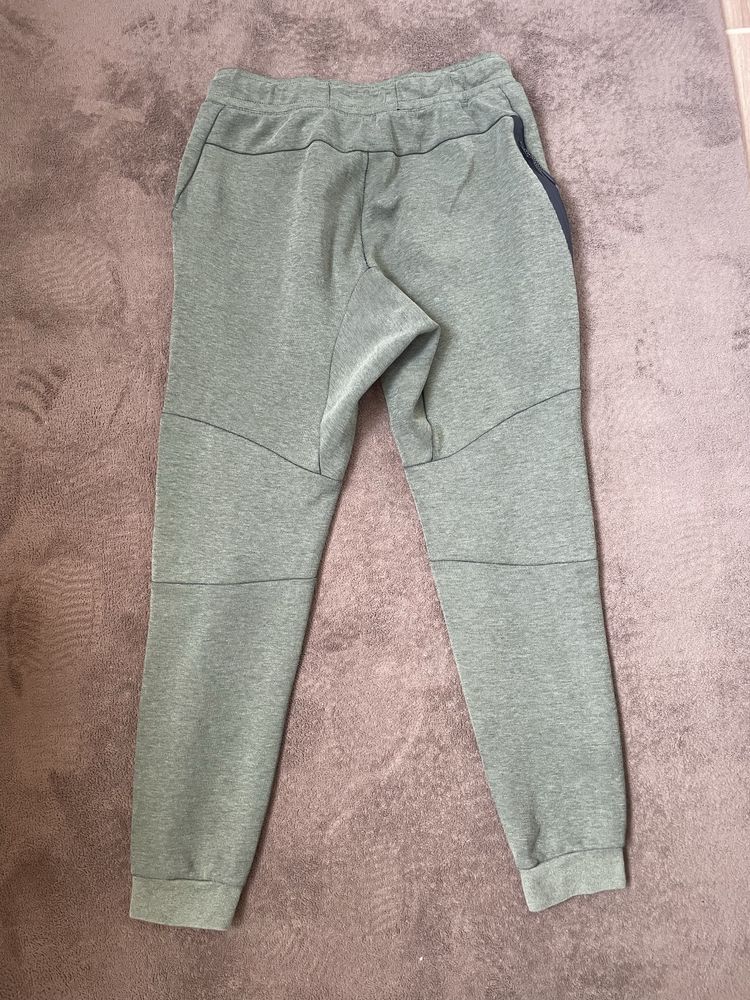 Оригинален Nike Tech Fleece Jogger р-р S