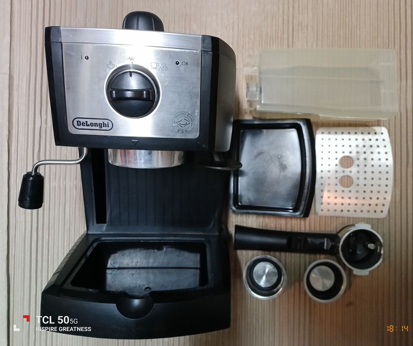 Кафемашина DeLonghi.