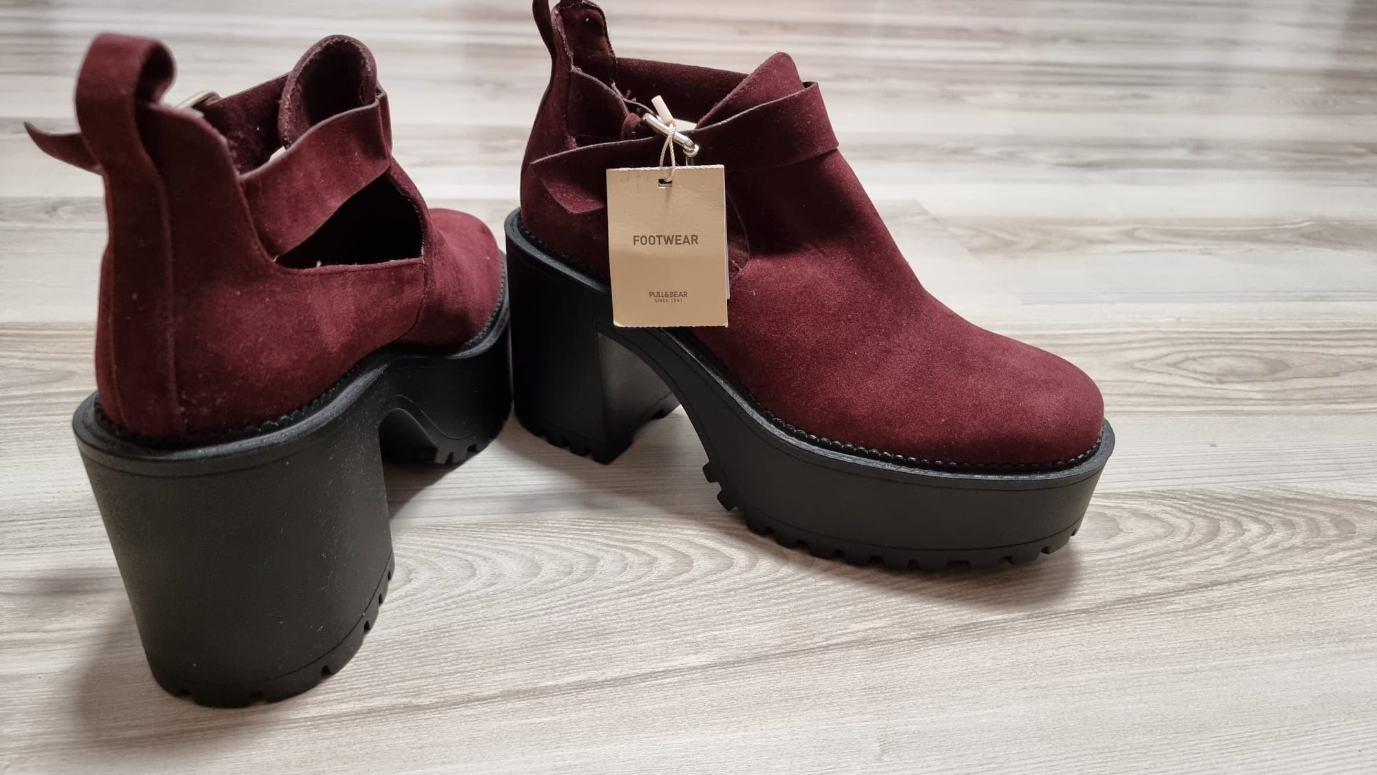 Pantofi vișinii PULL&BEAR