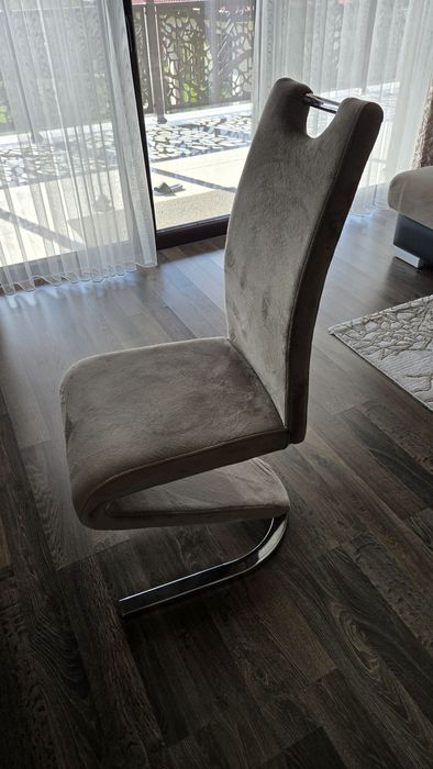 Плюшен трапезен стол!