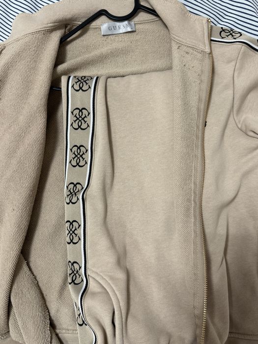 Продава се нов сет на Guess