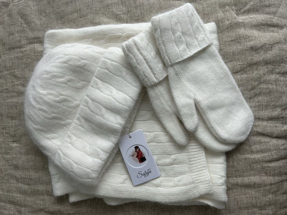 Комплект шапка, шарф и варежки