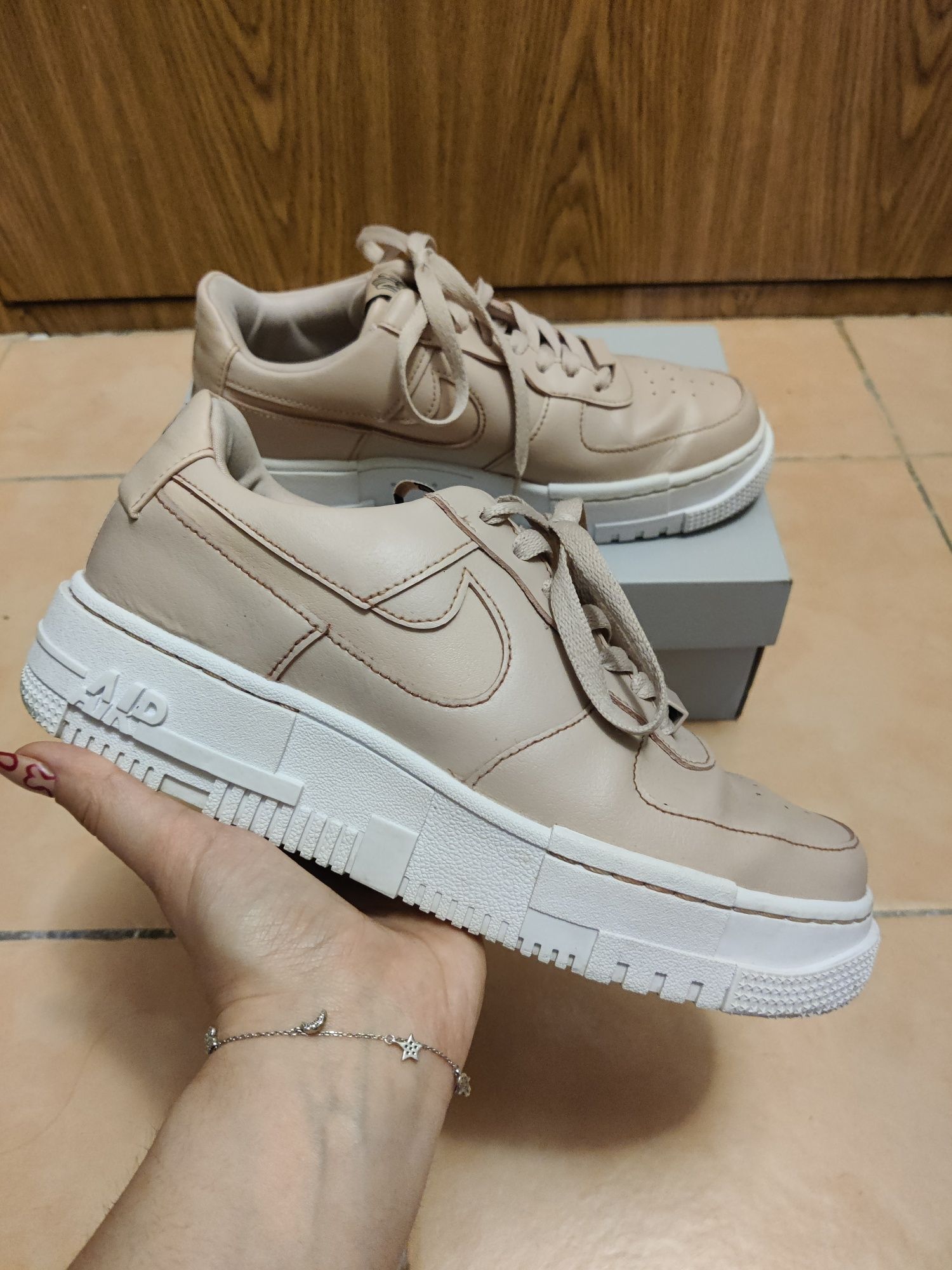 Nike Air Force 1 Pixel