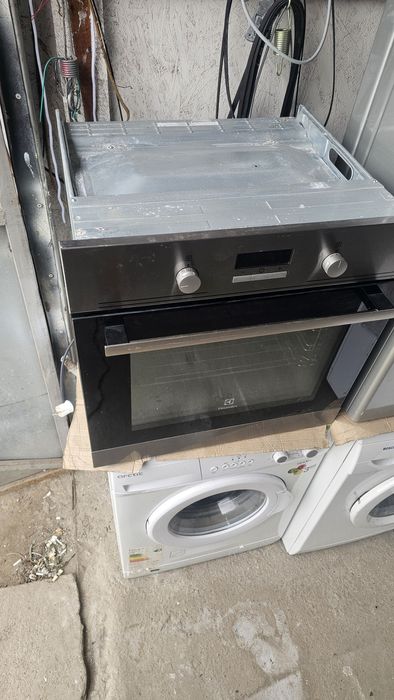 Vând cuptor incorporabil